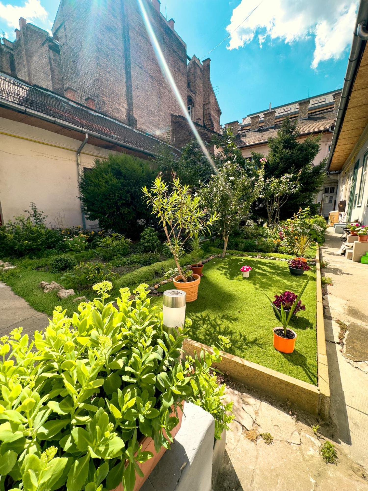 Urban Studio With Private Garden Near Andrassy 부다페스트 외부 사진