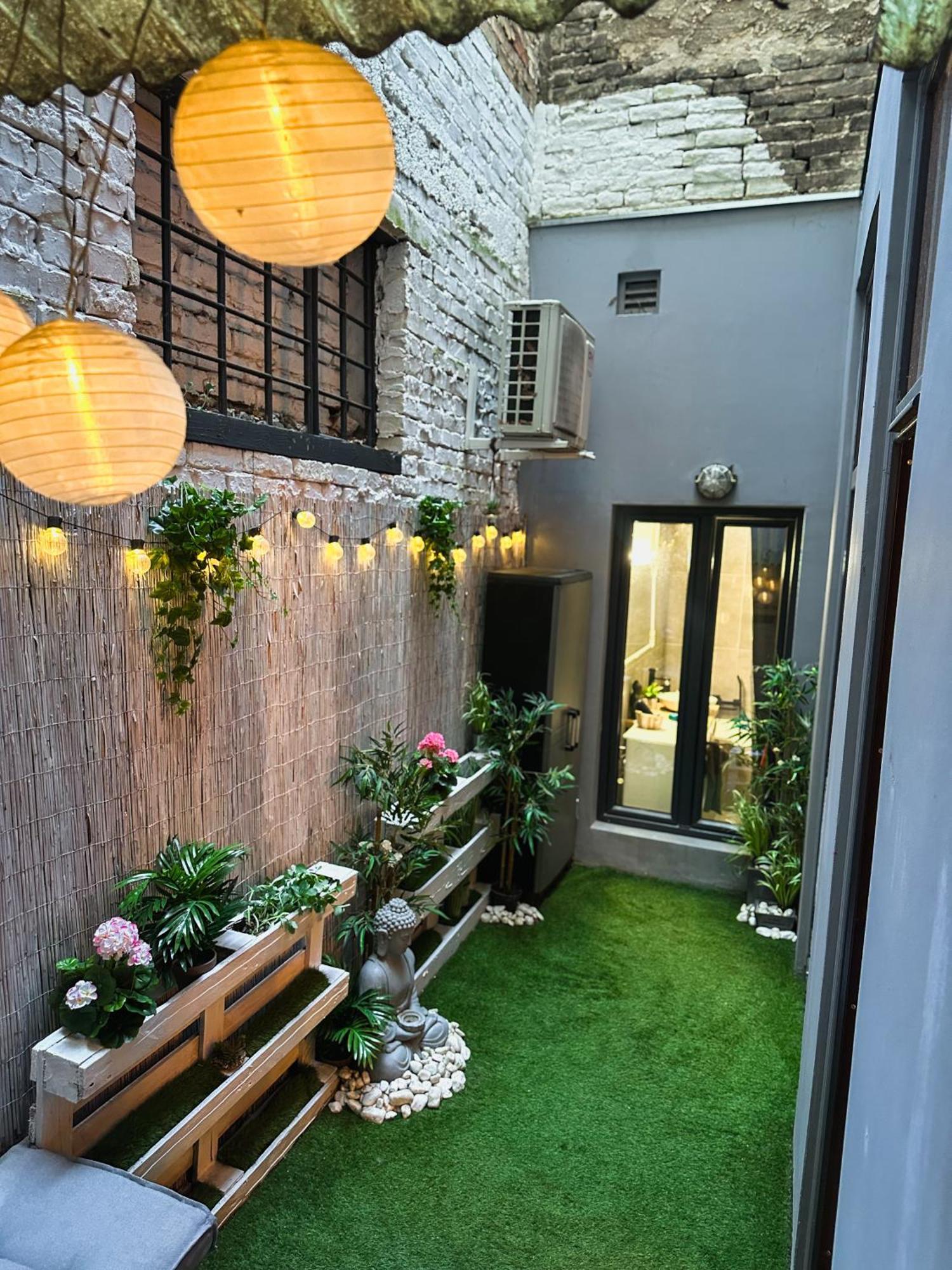 Urban Studio With Private Garden Near Andrassy 부다페스트 외부 사진